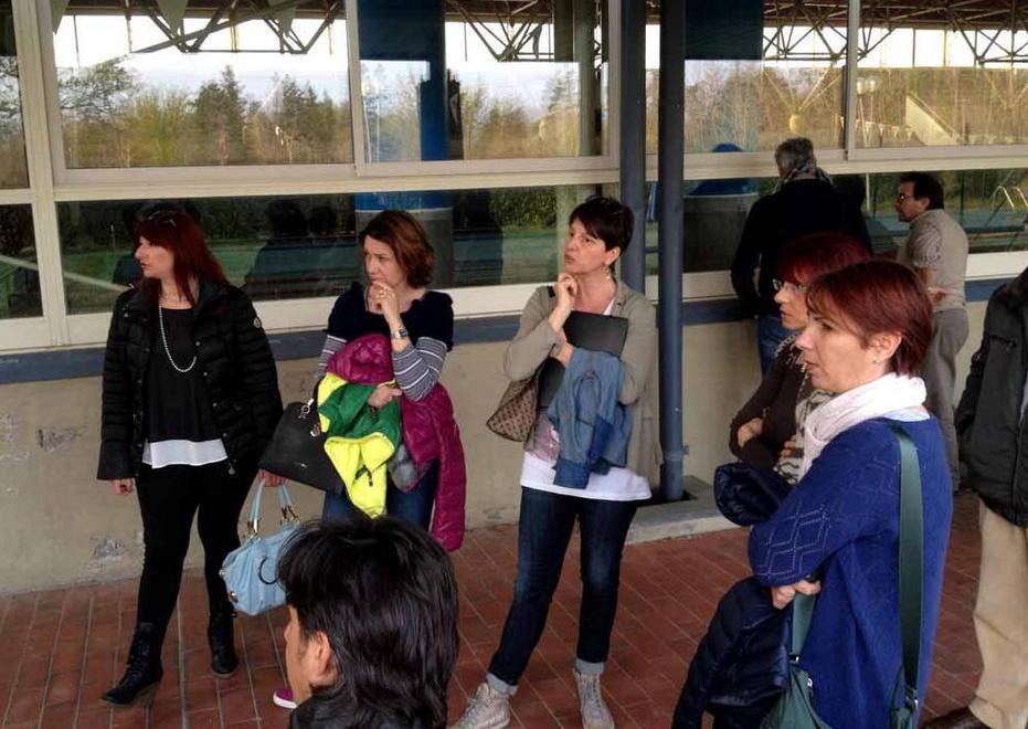 Sit in dei genitori per far riaprire le piscine di Quercia 