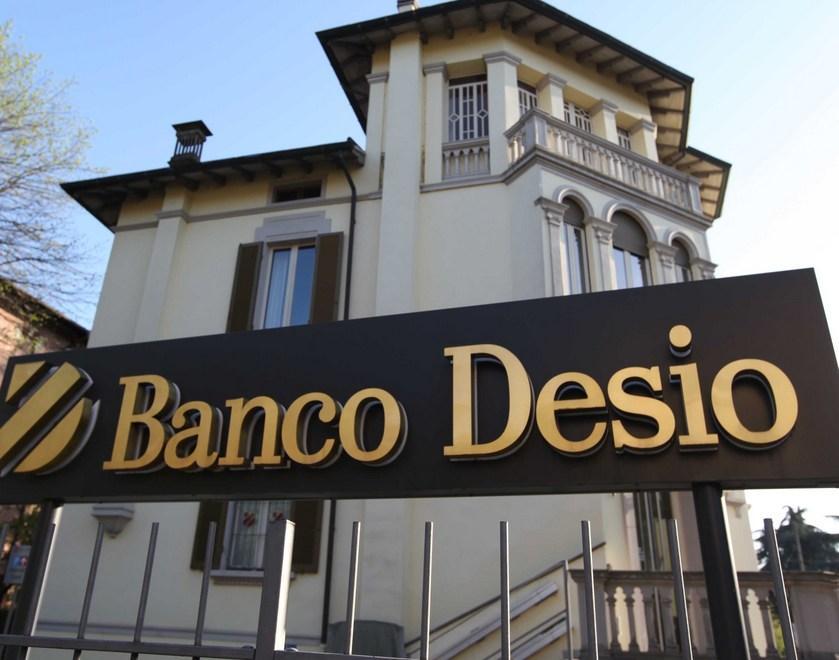 Rapinano la banca ma perdono i soldi 