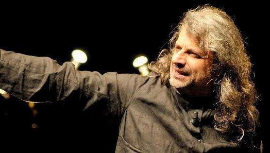 L’ironia surreale di Bergonzoni sul palco di Barga 