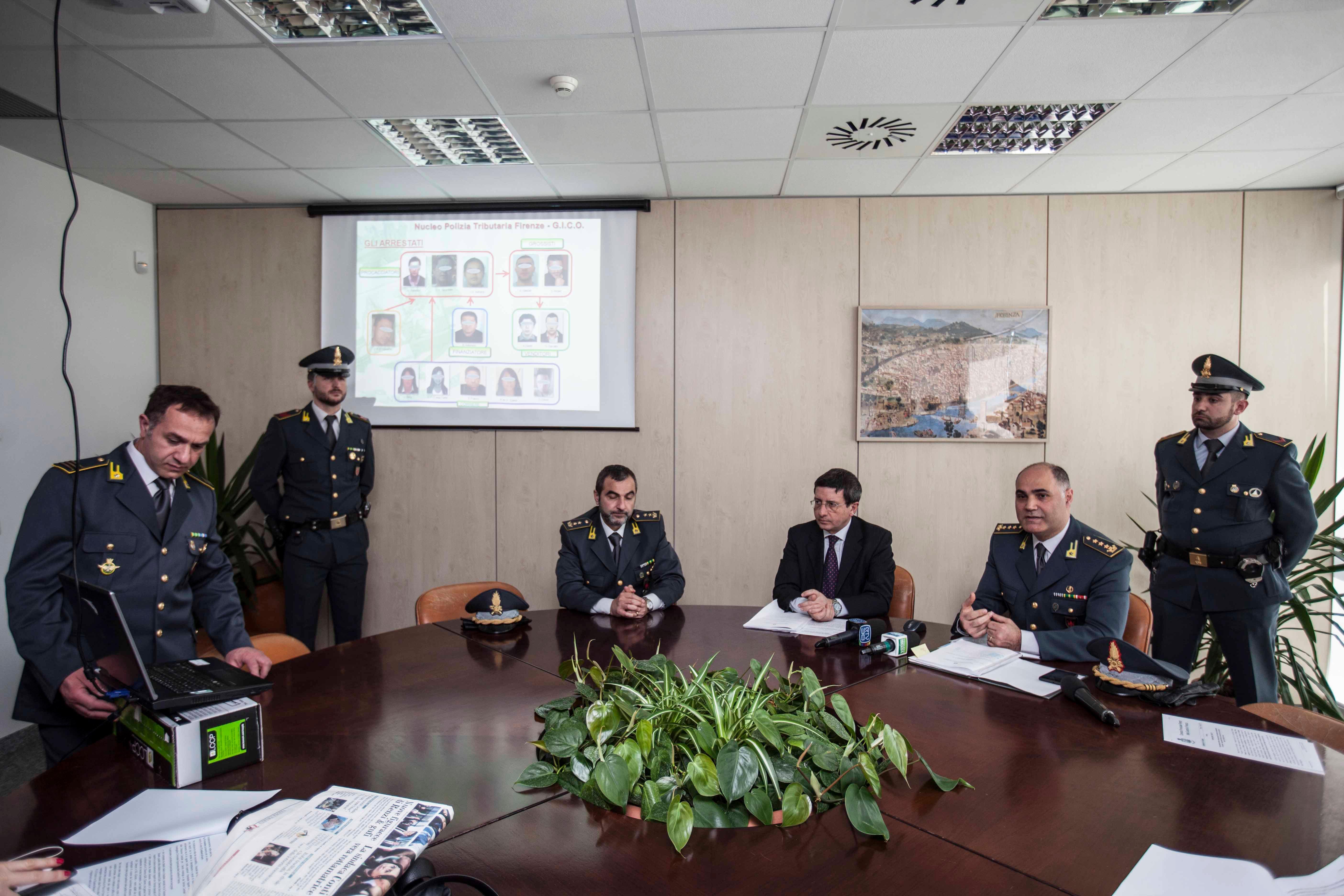 La conferenza stampa che spiega l'operazione