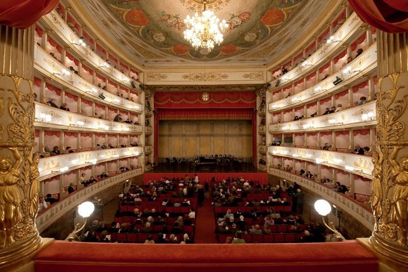 Teatro Pavarotti. via ai lavori di restauro