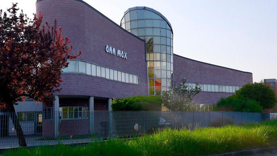 Ann Max, spariti vestiti per quindicimila euro