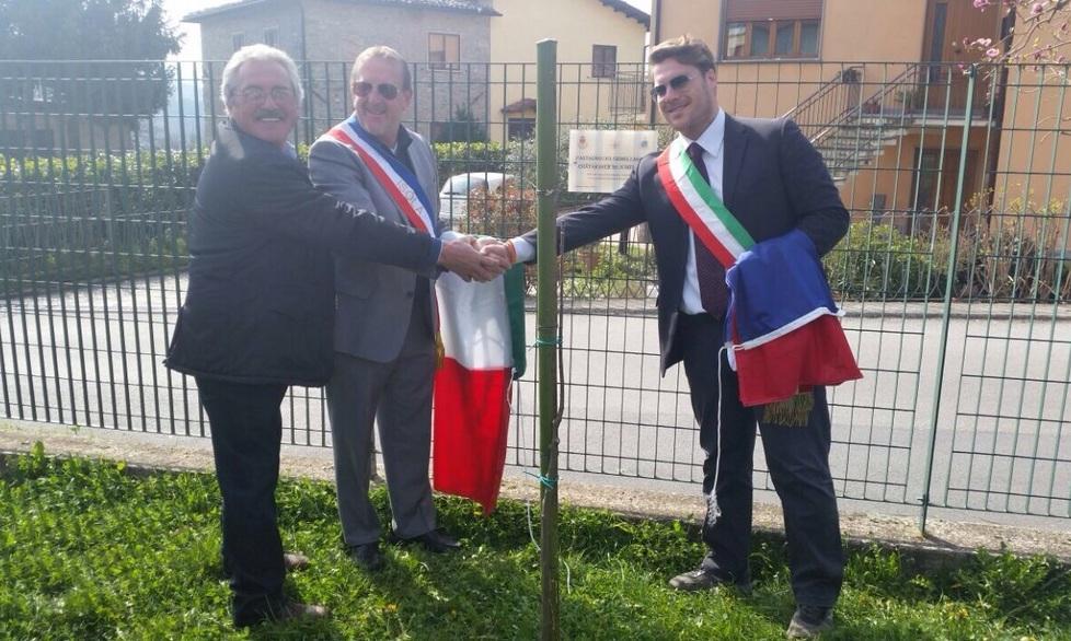Una targa per il gemellaggio con Isola