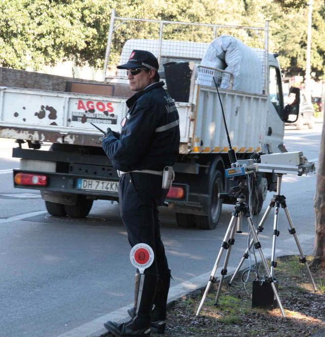 Fotografato a 120 all’ora in moto 