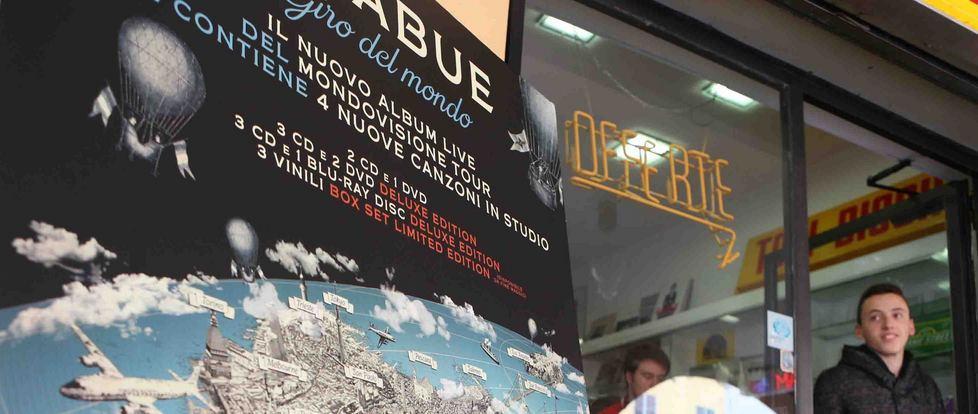 Il sogno per i fan di Ligabue: l'album Deluxe con autografo 