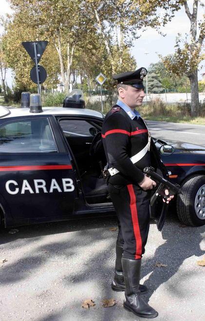 Ladre in fuga speronano l’auto 