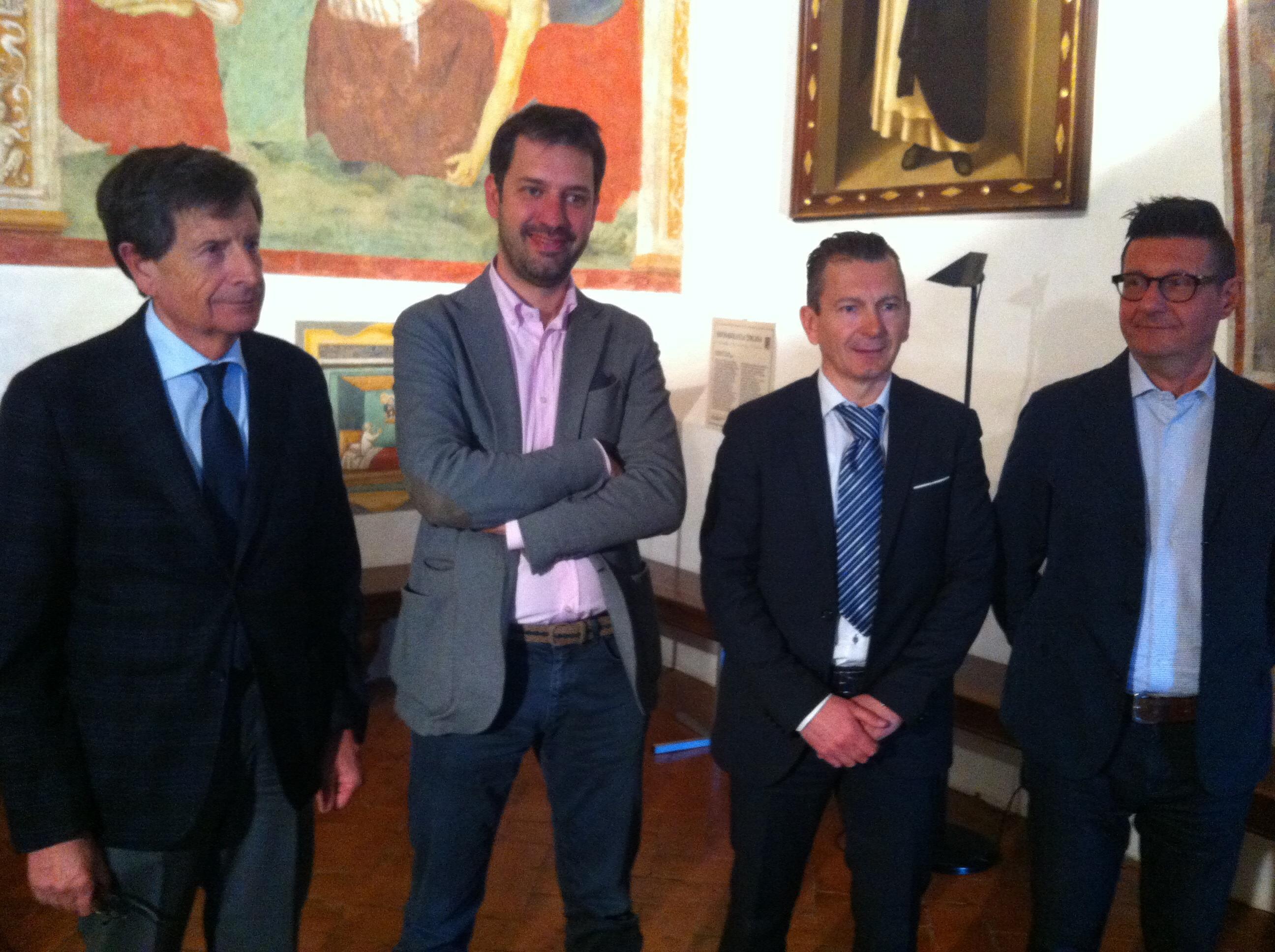 Da sinistra: Foresto Guarducci (presidente Fondazione San Niccolò), l'assessore Filippo Alessi, Riccardo Matteini (direttore Estra Clima) e Paolo Abati (direttore generale Estra Spa)