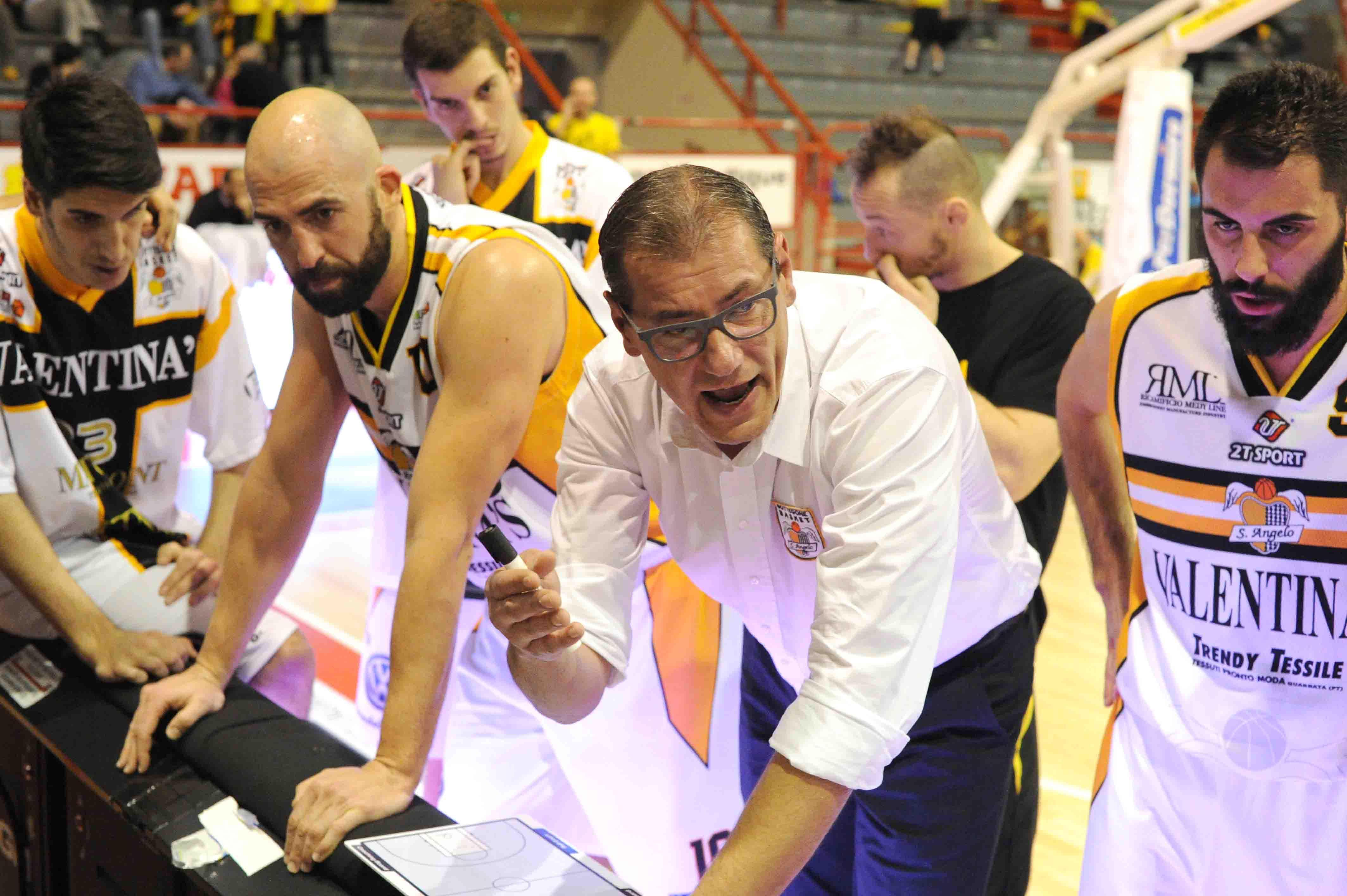 Un time out della Valentina's Bottegone Basket 