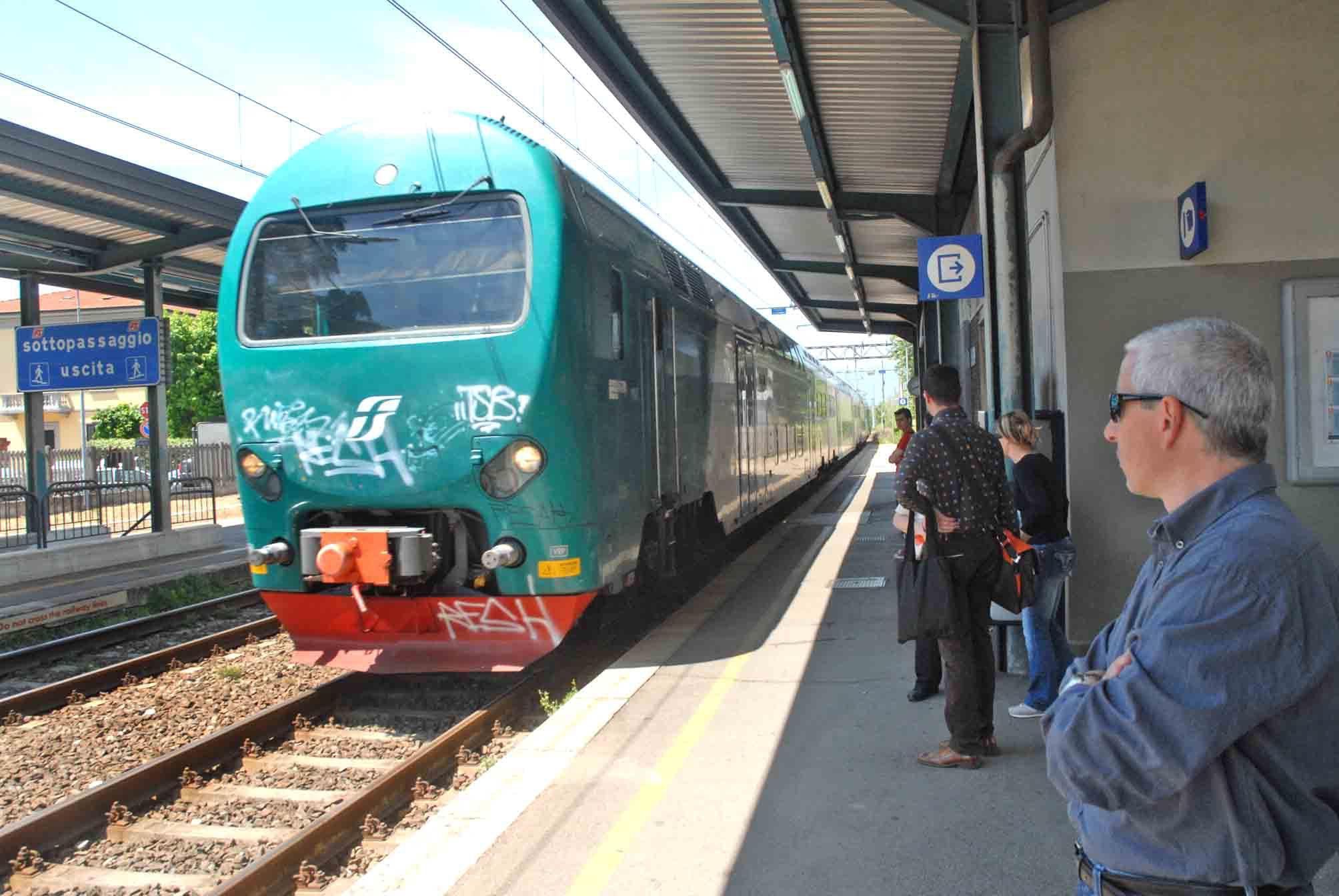 Albero sulla linea elettrica, treni in tilt per tre ore sulla Pistoia-Firenze