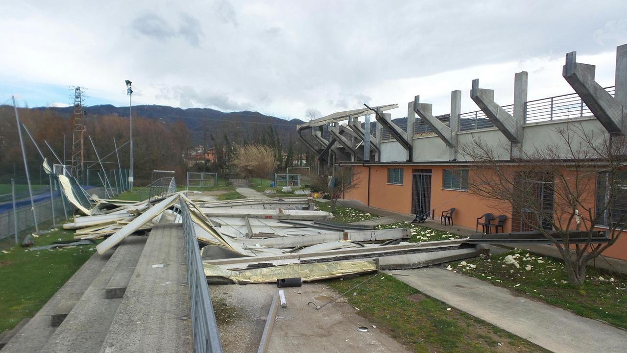 Brizzi, tribune ancora transennate dopo la tempesta di vento