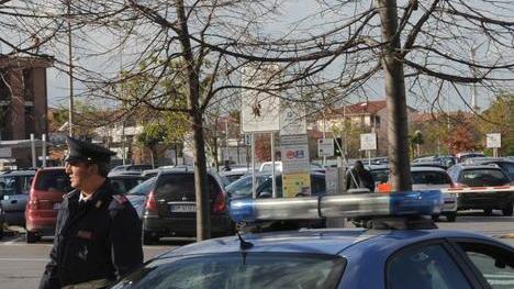 Calci e pugni nel parcheggio: due all’ospedale