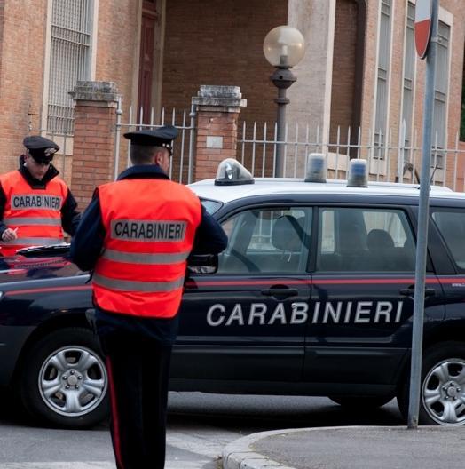 Facevano prostituire le figlie minorenni 