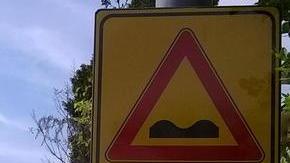 La soluzione alle buche? Un cartello