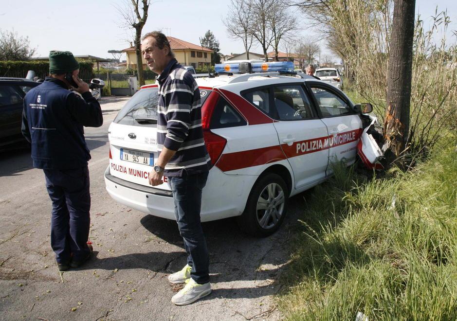 Feriti due vigili in un incidente stradale