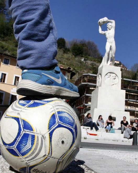 Alla fine arrivo il divieto niente calcio per i grandi 
