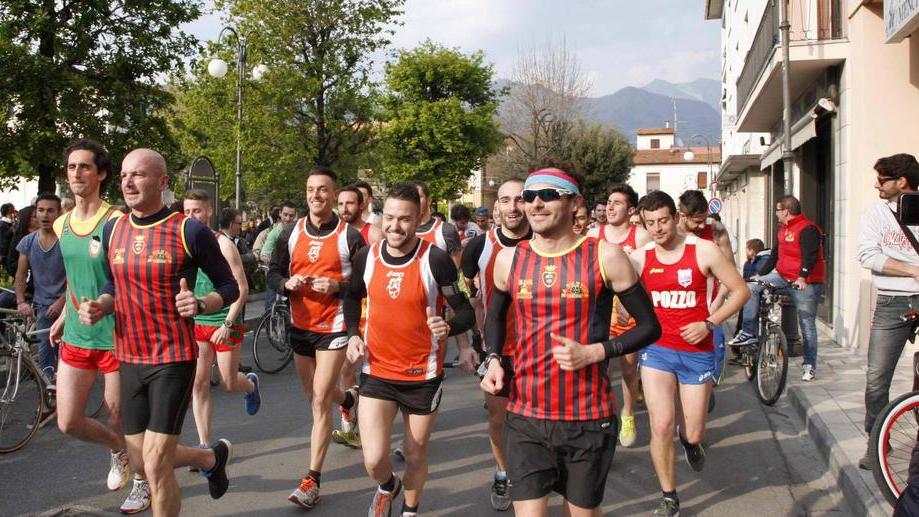 La staffetta divide ancora le contrade