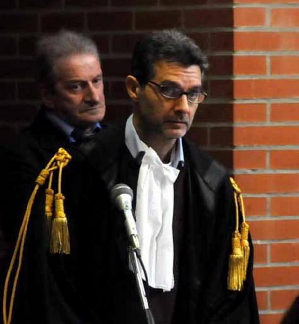 Rapina in banca, in fuga con 50.000 euro 