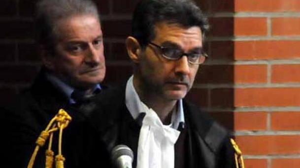Rapina in banca, in fuga con 50.000 euro