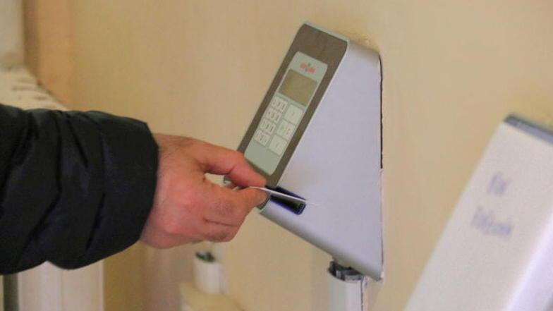 Dal ventinovenne che ha danneggiato i mobili del municipio al piano di sicurezza interna
