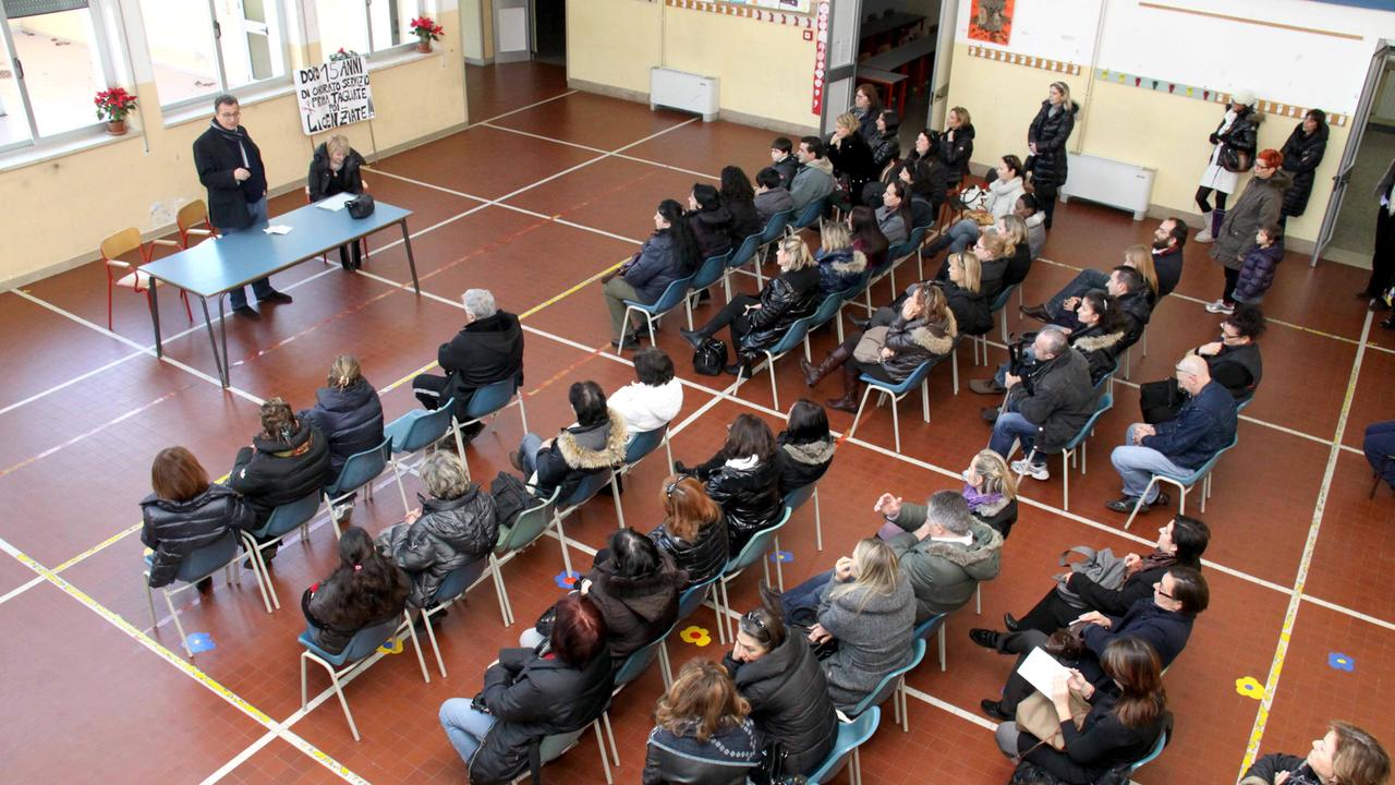 Un'assemblea dei genitori all'istituto comprensivo Don Milani