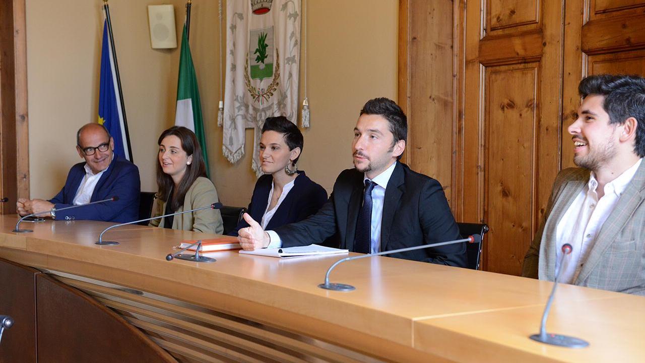 Secondo da destra il sindaco Giacomo Mangoni (foto Gori)