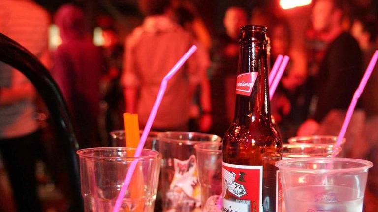 Alcol servito ai minori: multati tredici locali