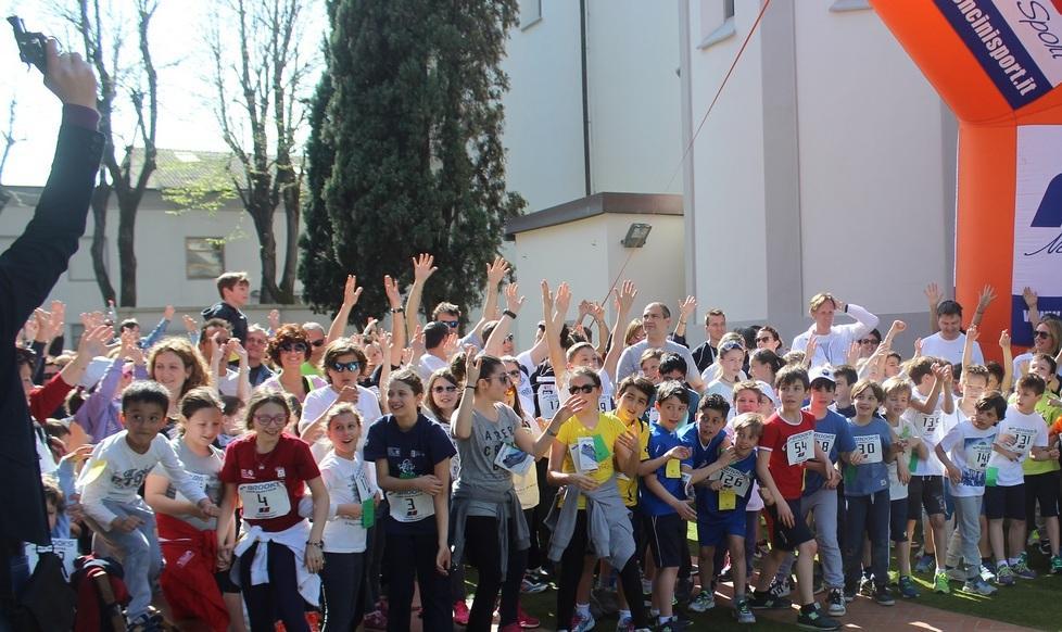 Passeggiata per studenti e nonni trecento al via per San Giuseppe