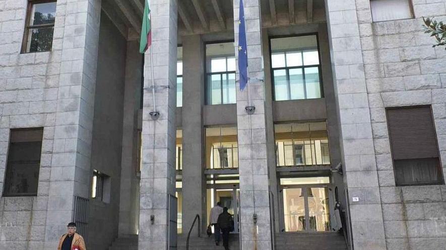 Controlli con il metal detector militari e guardie raddoppiate