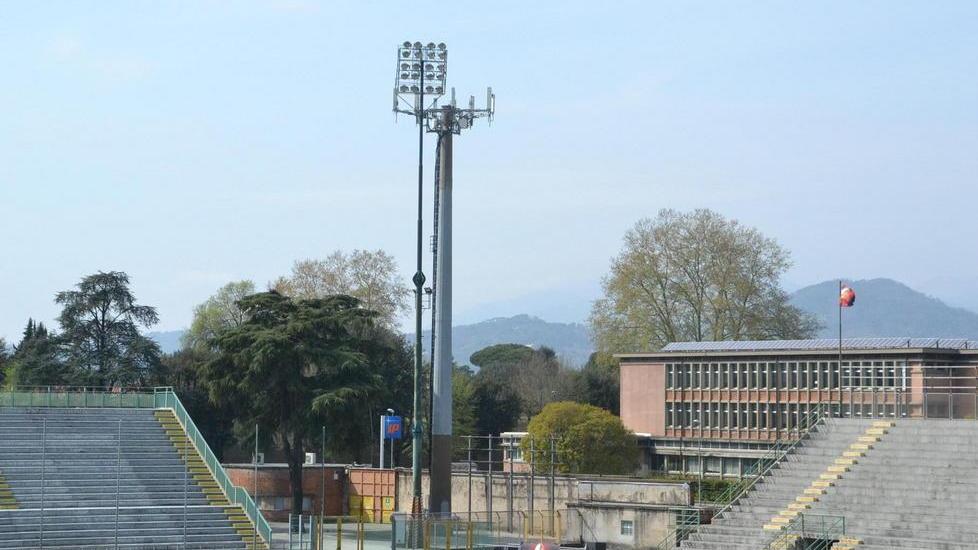 Lucchese: intesa sulle luci, stipendi a posto