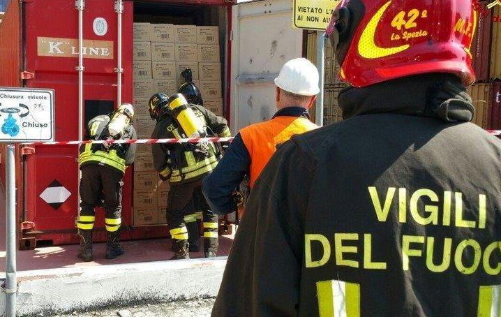 Fuga di gas dal container, allarme nel porto 