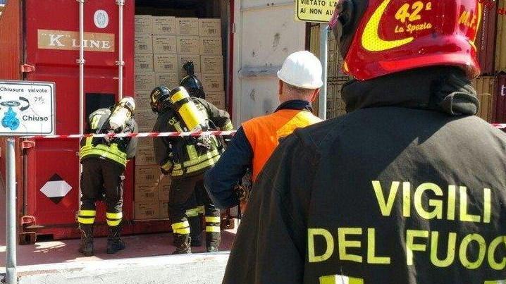 Fuga di gas dal container, allarme nel porto