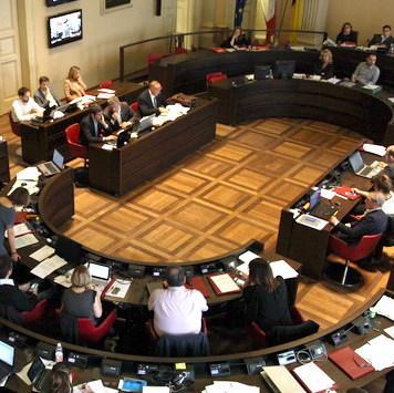 Un patto triennale che consente al pubblico di scendere fino al 38,5 per cento di capitale