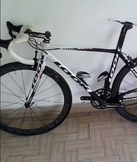Una bici da corsa in attesa di trovare padrone