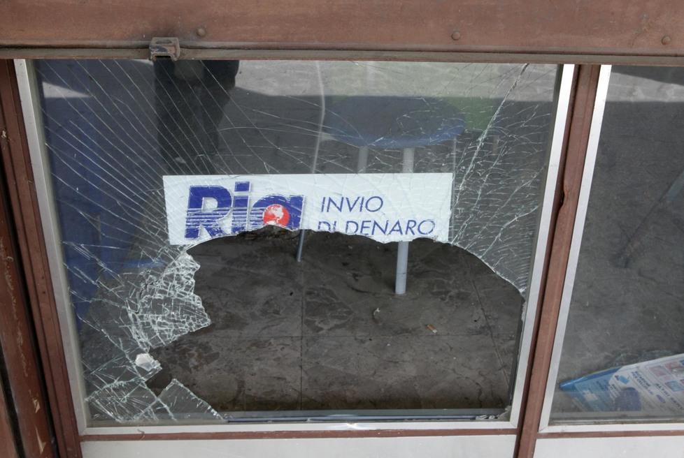 Nel negozio dismesso ora spunta un dormitorio 