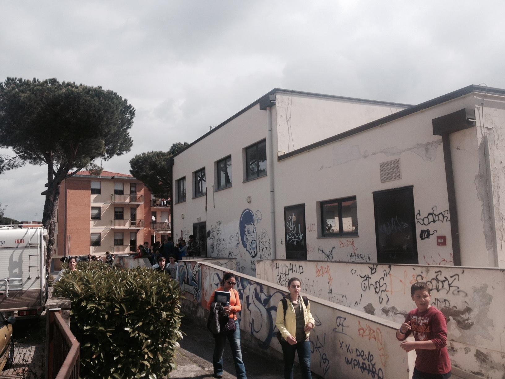 La scuola evacuata a Stagno