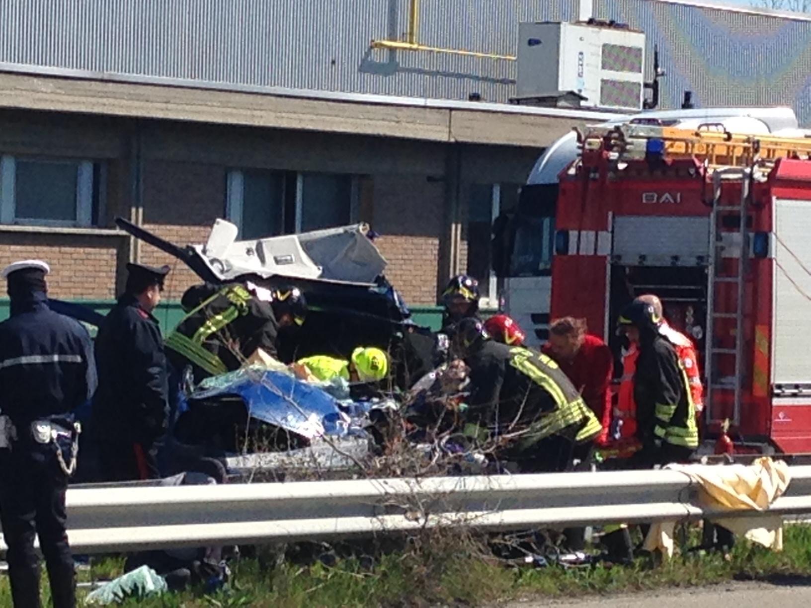 Schianto tra auto: grave ragazza di 29 anni 