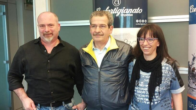 Marco Matteucci (Gastronomia Tempestini) e Sabrina Nesti (Assicurazioni) con presidente Confartigianato Andrea Belli