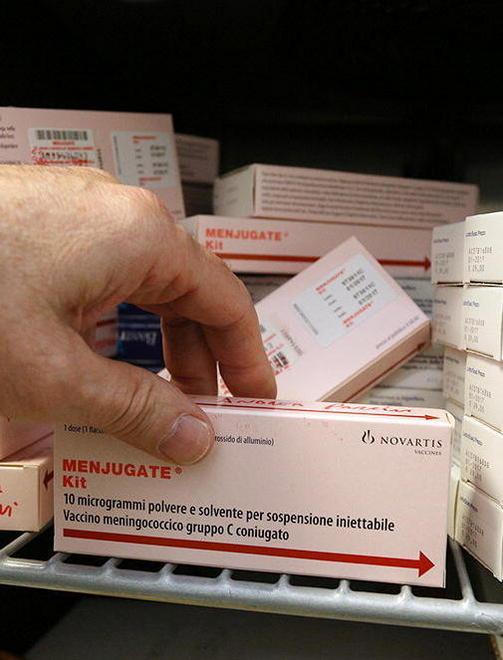 Meningite, falsi allarmi e caccia ai vaccini 