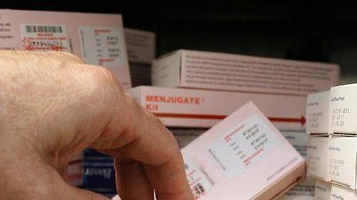 Meningite, falsi allarmi e caccia ai vaccini