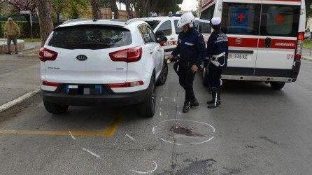 Una donna investita sulle strisce