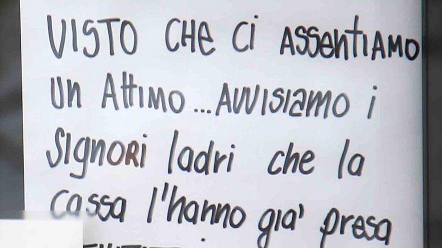 Furto al supermarket «Non disturbatevi, la cassa non c’è più»