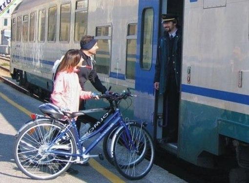 Niente biciclette sui treni Appiedati gli ecoturisti 