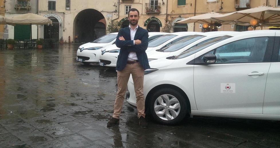 Sosta, premi alle auto elettriche e ibride 