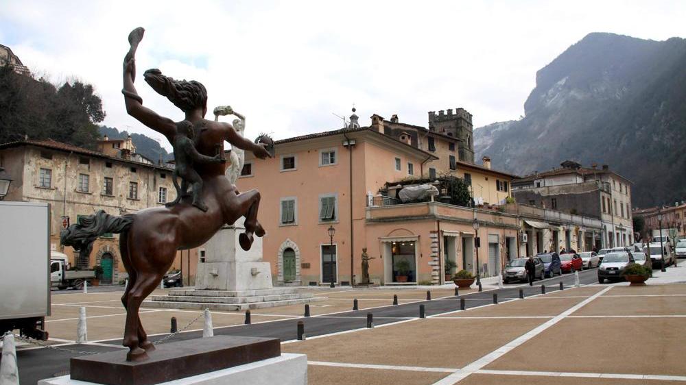 Pallone vietato in piazza ai maggiori di 11 anni