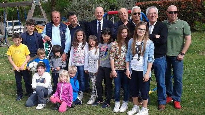 Nuovi giochi e altalene per i bimbi 