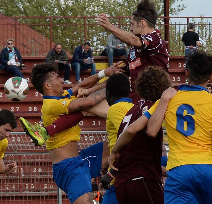 Il Pontedera torna a fare i salti di gioia 2-1 alla Pro Piacenza 