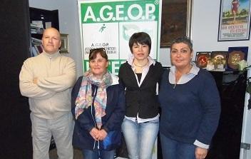 Lavori a maglia per beneficenza 