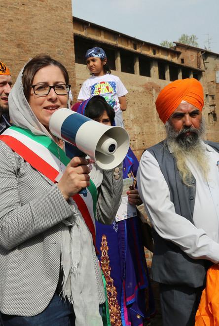 Vaisakhi, una marea multicolore per la festa religiosa di primavera 