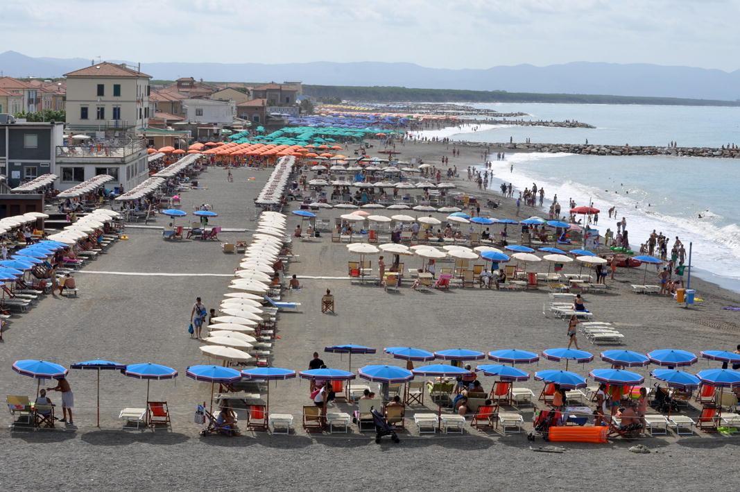 La spiaggia di Marina di Cecina (foto Falorni)