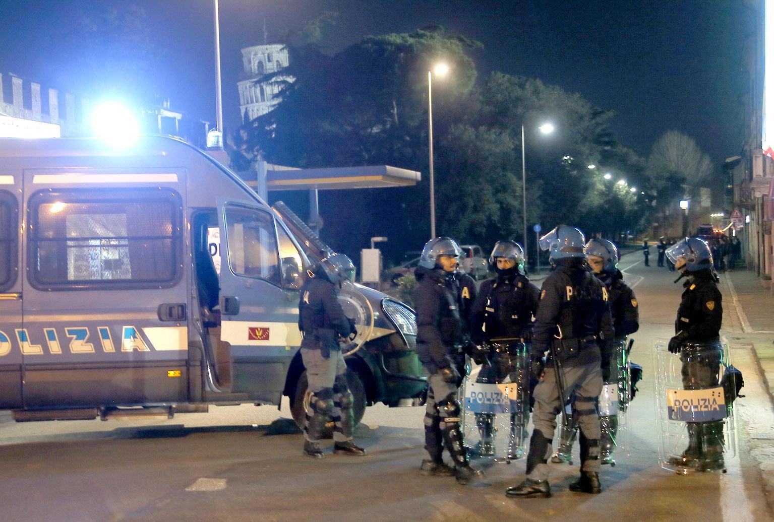 La polizia schierata ne pressi dello stadio 